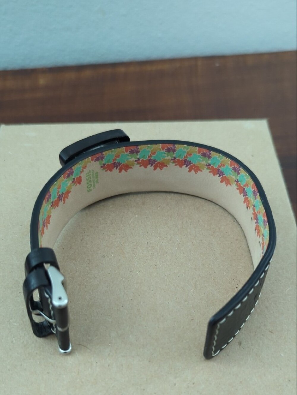 Fossil Women's Black Leather Strap Watch with Brown Wood Accents and Gray Dial - Picture 4 of 5